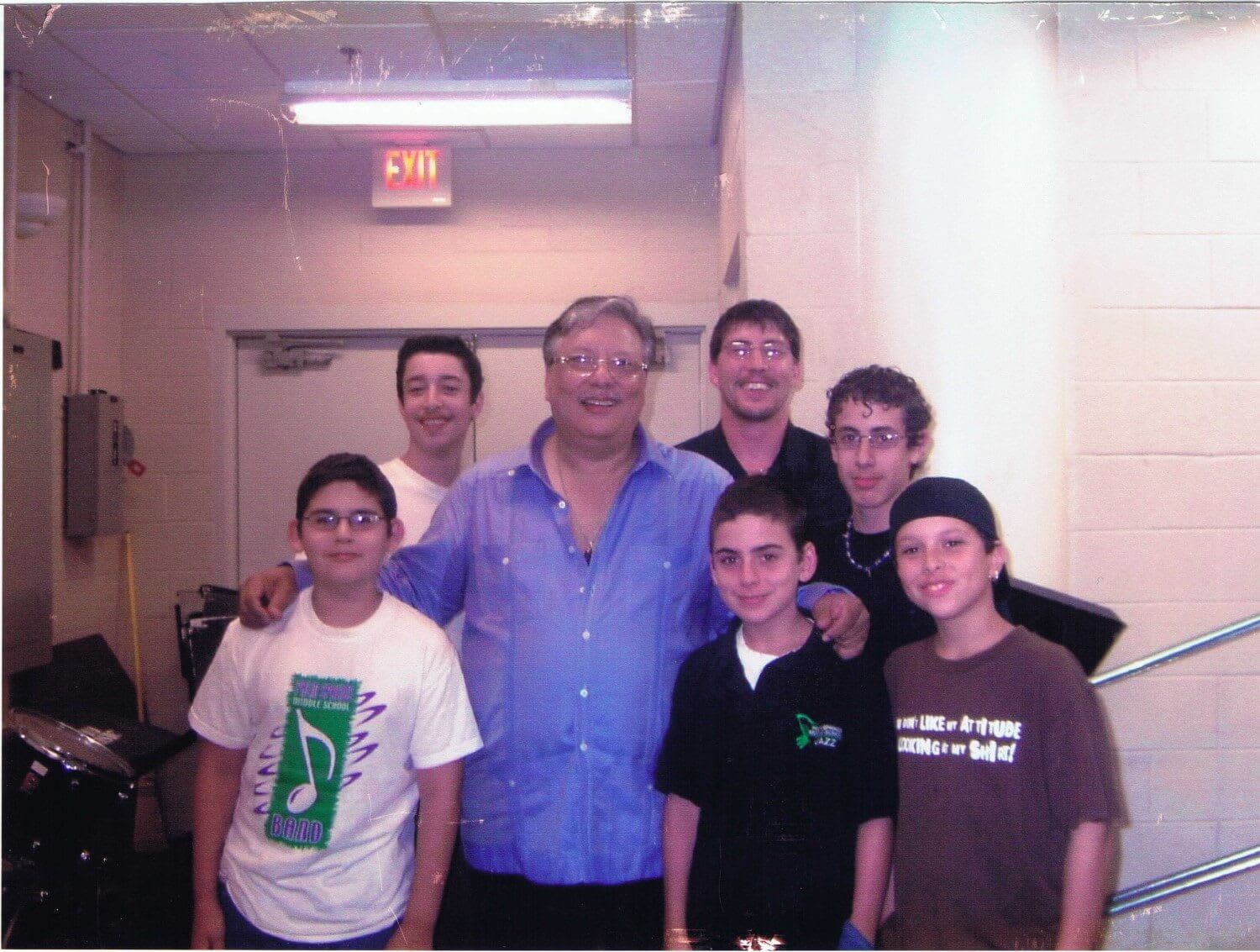 Picture of young boys around Arturo Sandoval